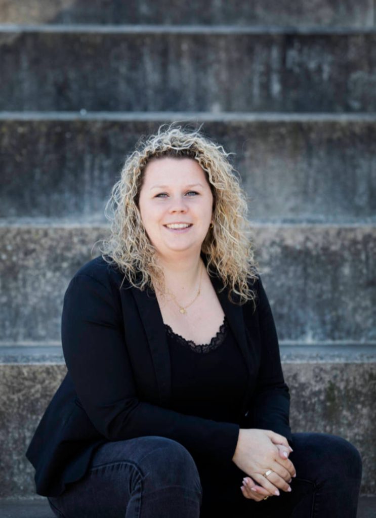 foto Ilse Vlaswinkel op trap
